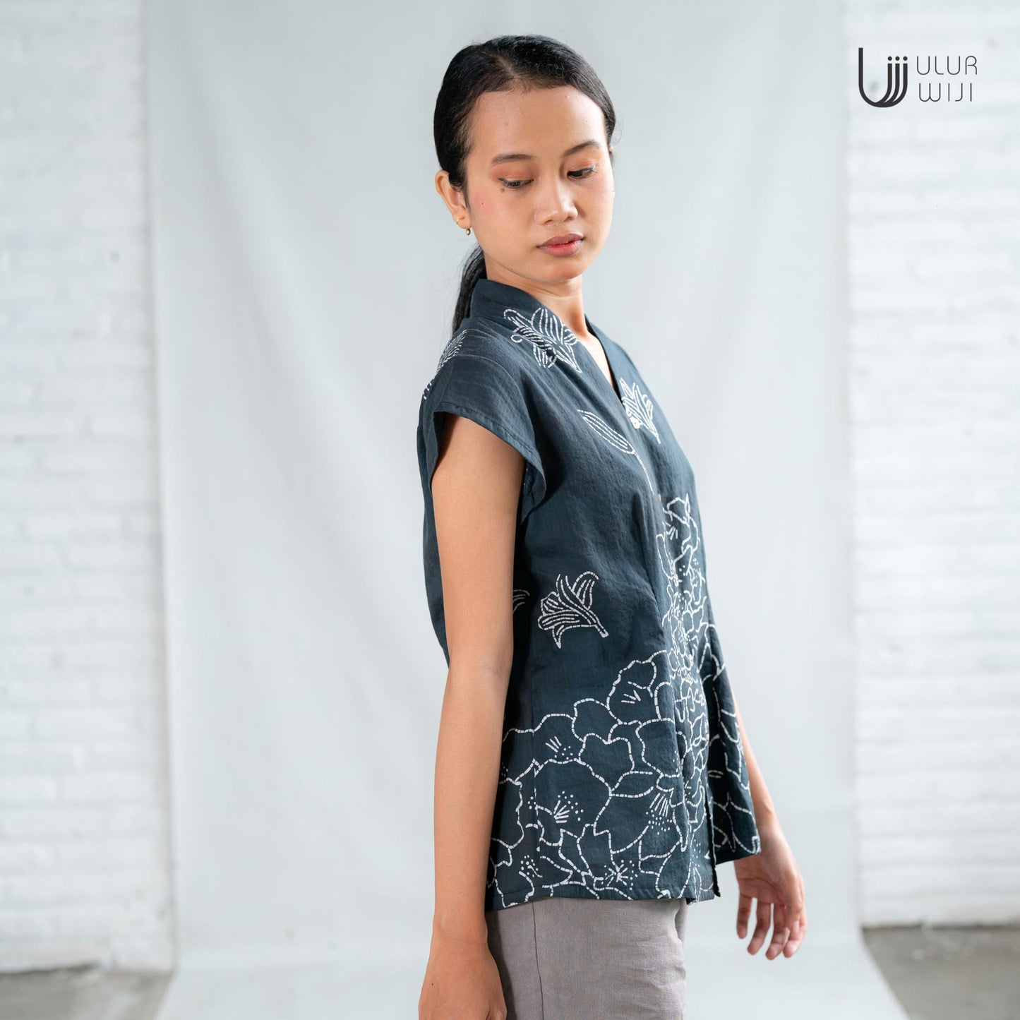 Ulur Wiji - Kebaya Blouse Wanita LILY Lengan Topi Batik Tulis Warna Alami