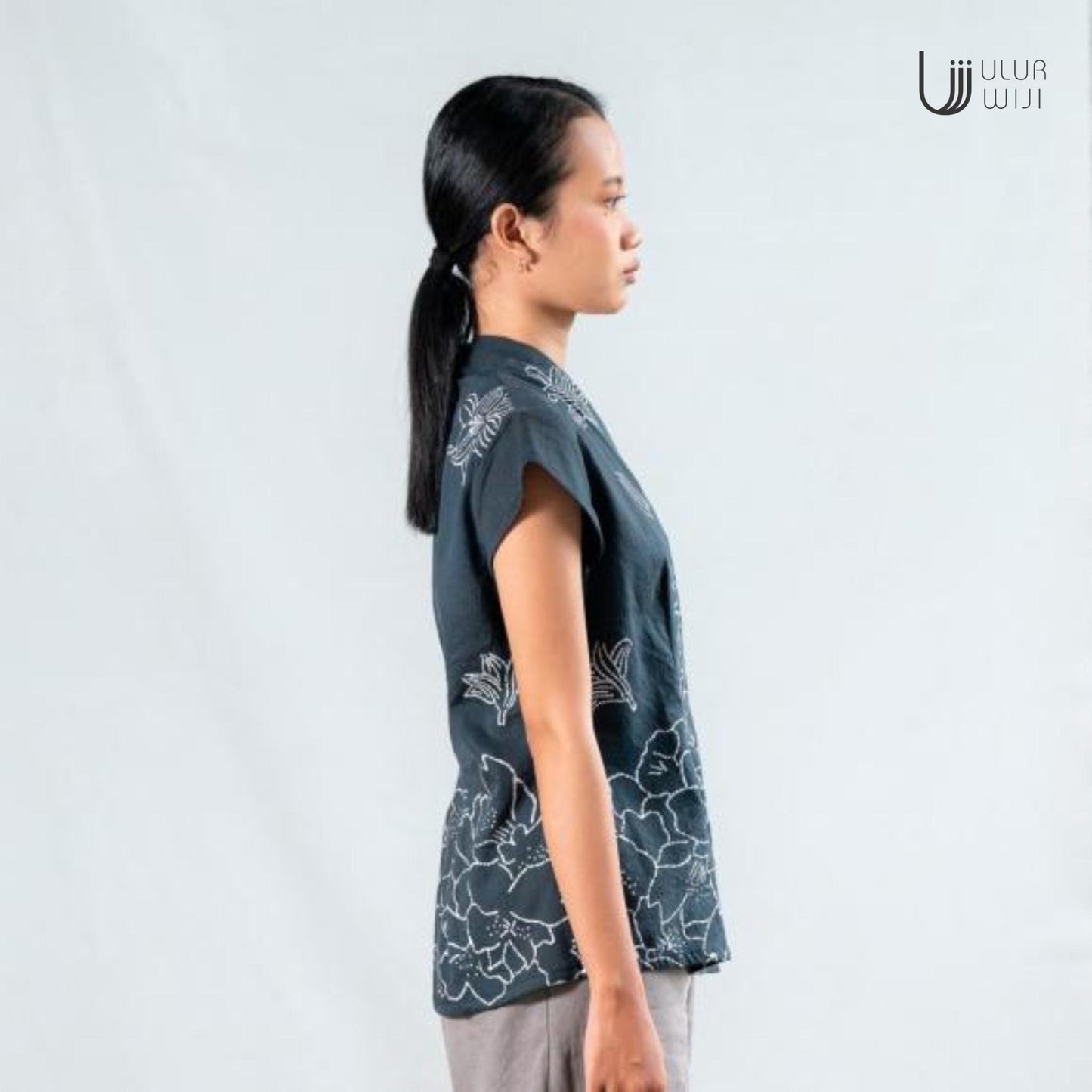 Ulur Wiji - Kebaya Blouse Wanita LILY Lengan Topi Batik Tulis Warna Alami