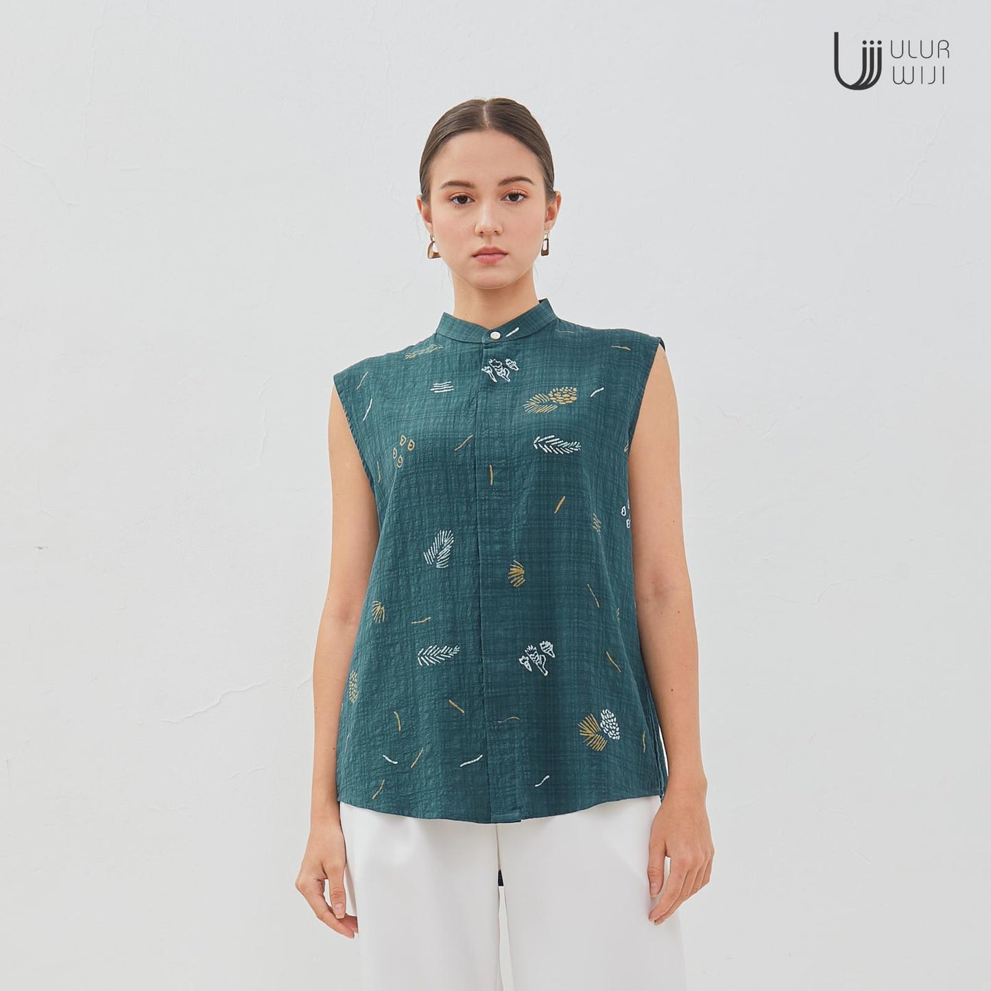 Ulur Wiji - TEDUH Sleeveless Women's Batik Tulis Blouse in Natural Dyes