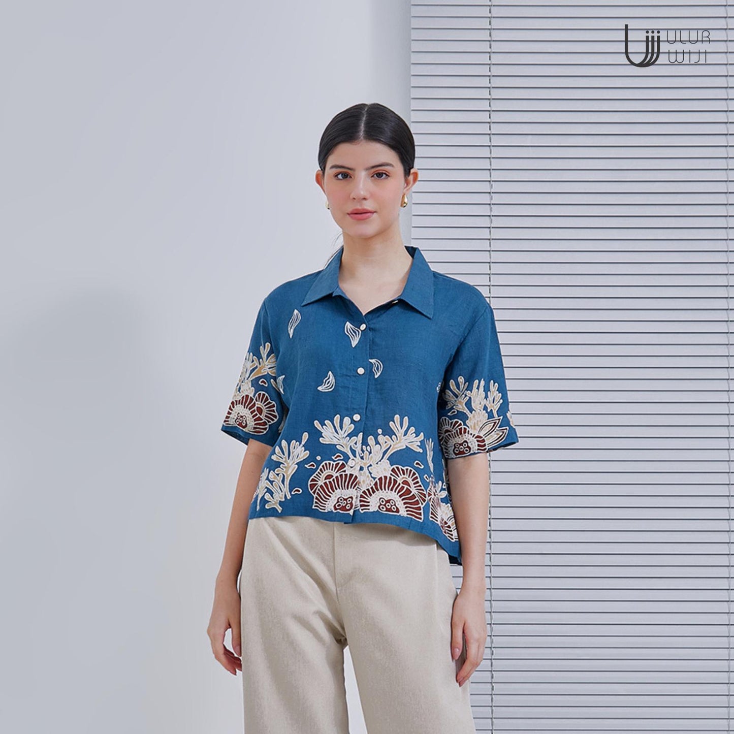 Ulur Wiji - FOREST Crop Women's Shirt Short Sleeve Hand-drawn Batik Natural Color