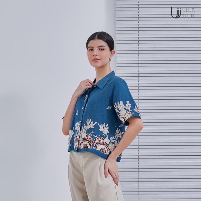 Ulur Wiji - FOREST Crop Women's Shirt Short Sleeve Hand-drawn Batik Natural Color
