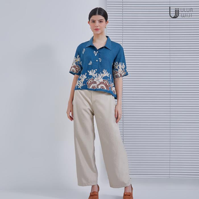 Ulur Wiji - FOREST Crop Women's Shirt Short Sleeve Hand-drawn Batik Natural Color