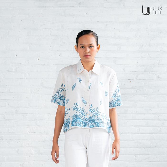 Ulur Wiji - FOREST Crop Women's Shirt Short Sleeve Hand-drawn Batik Natural Color