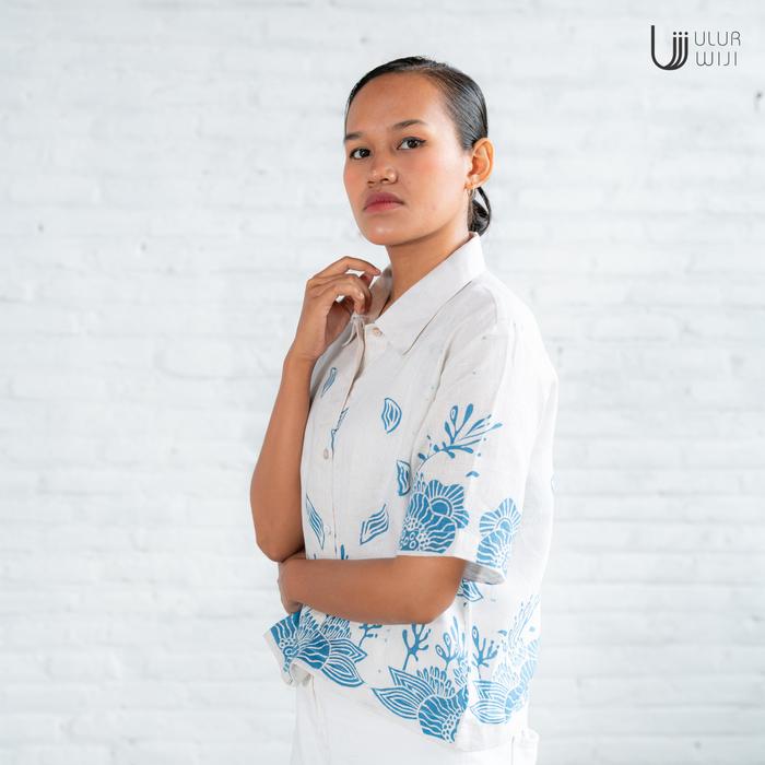 Ulur Wiji - FOREST Crop Women's Shirt Short Sleeve Hand-drawn Batik Natural Color