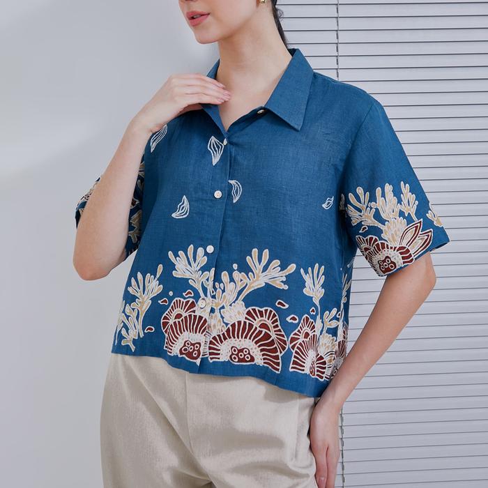 Ulur Wiji - FOREST Crop Women's Shirt Short Sleeve Hand-drawn Batik Natural Color