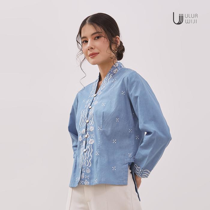 Ulur Wiji - DUALISM Long Sleeve Kebaya Blouse with Natural Dye Hand-drawn Batik