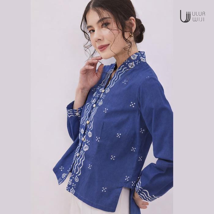 Ulur Wiji - DUALISM Long Sleeve Kebaya Blouse with Natural Dye Hand-drawn Batik