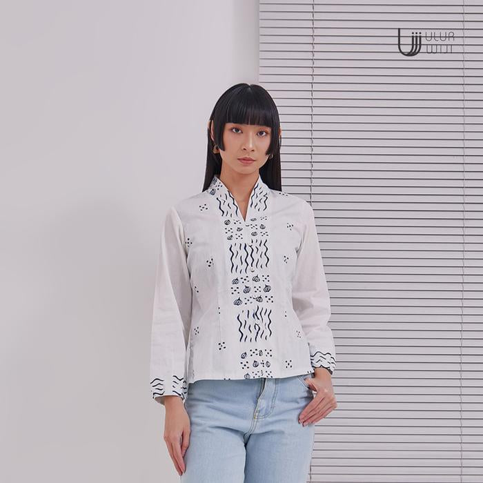 Ulur Wiji - DUALISM Long Sleeve Kebaya Blouse with Natural Dye Hand-drawn Batik