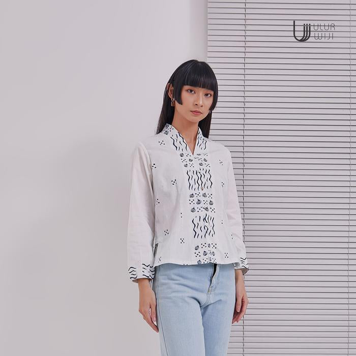 Ulur Wiji - DUALISM Long Sleeve Kebaya Blouse with Natural Dye Hand-drawn Batik