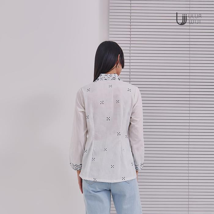 Ulur Wiji - DUALISM Long Sleeve Kebaya Blouse with Natural Dye Hand-drawn Batik