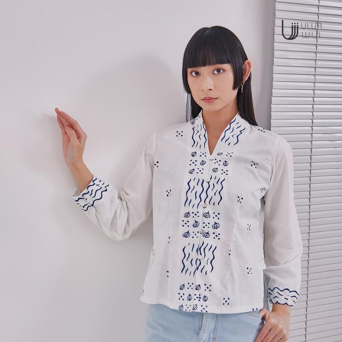 Ulur Wiji - DUALISM Long Sleeve Kebaya Blouse with Natural Dye Hand-drawn Batik