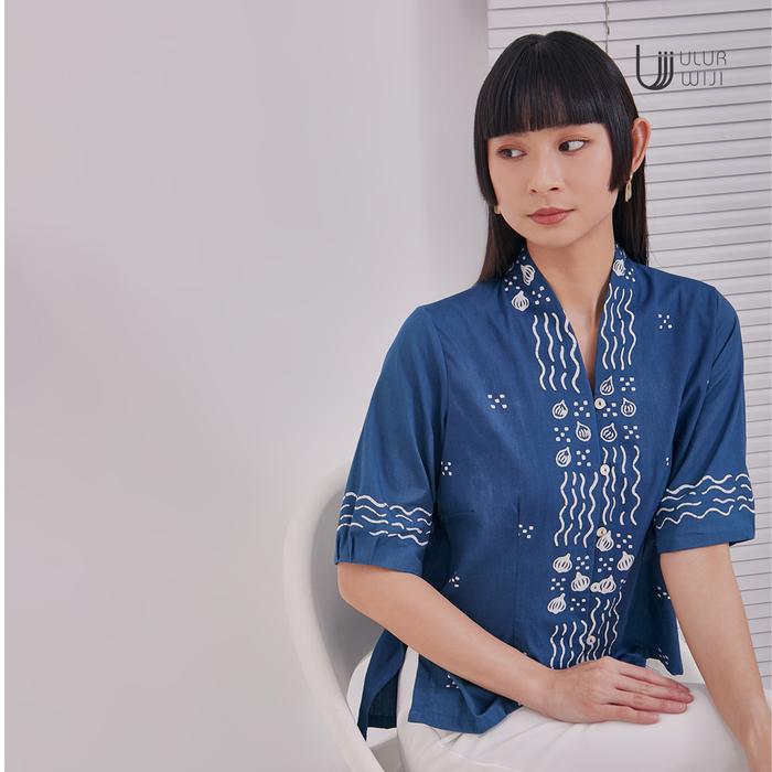 Ulur Wiji - DUALISM Kebaya Blouse Pleated Sleeves Hand-drawn Batik Natural Dyes