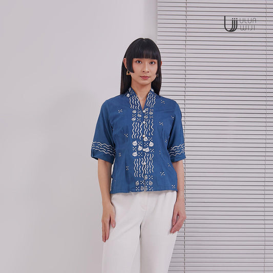 Ulur Wiji - DUALISM Kebaya Blouse Pleated Sleeves Hand-drawn Batik Natural Dyes