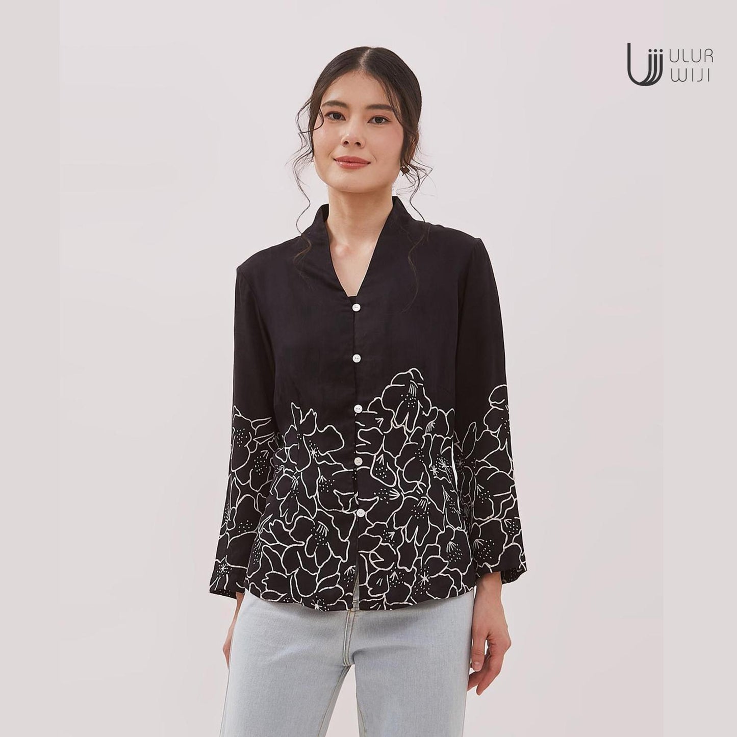 Ulur Wiji - LILY Kebaya Blouse Natural Dye Hand-drawn Batik