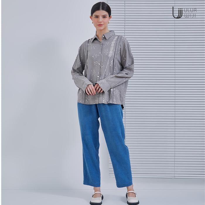 Ulur Wiji - Women's Long Sleeve Shirt RESILIENCE - Natural Dye Hand-drawn Batik