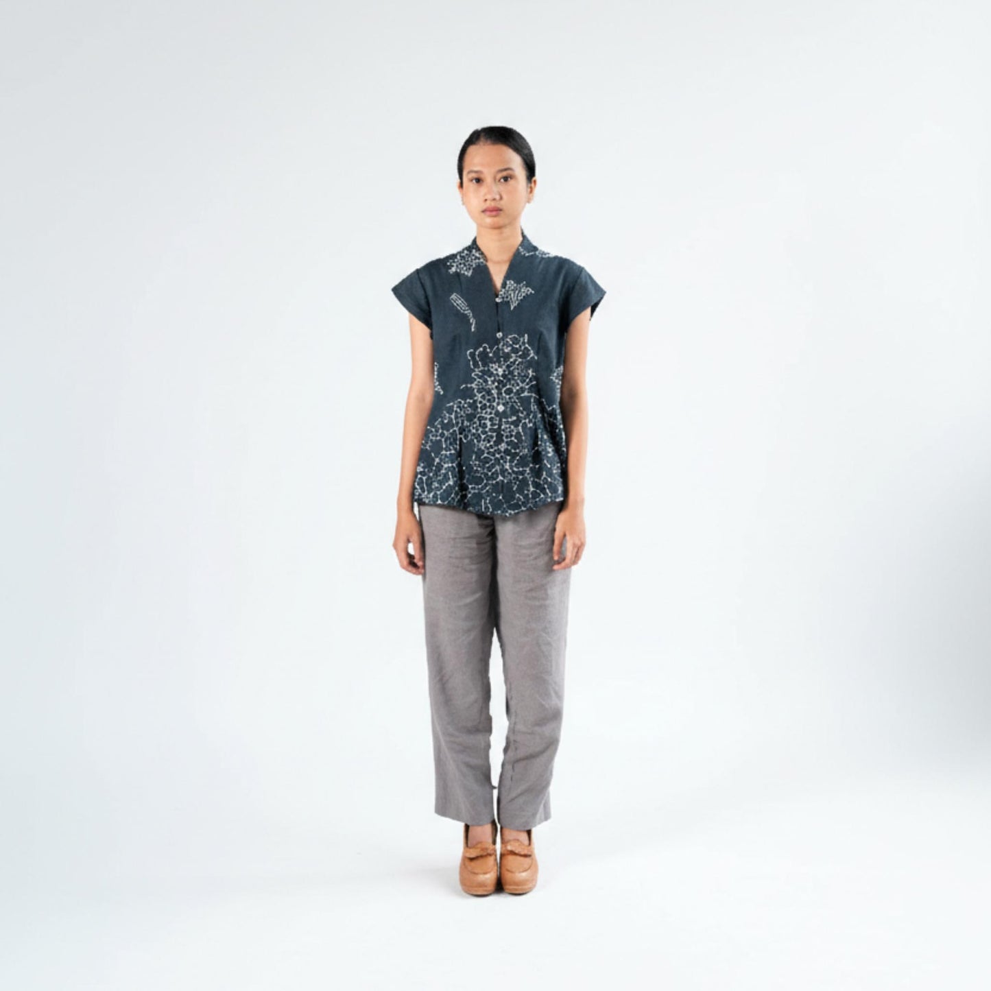 Ulur Wiji - Kebaya Blouse Wanita LILY Lengan Topi Batik Tulis Warna Alami
