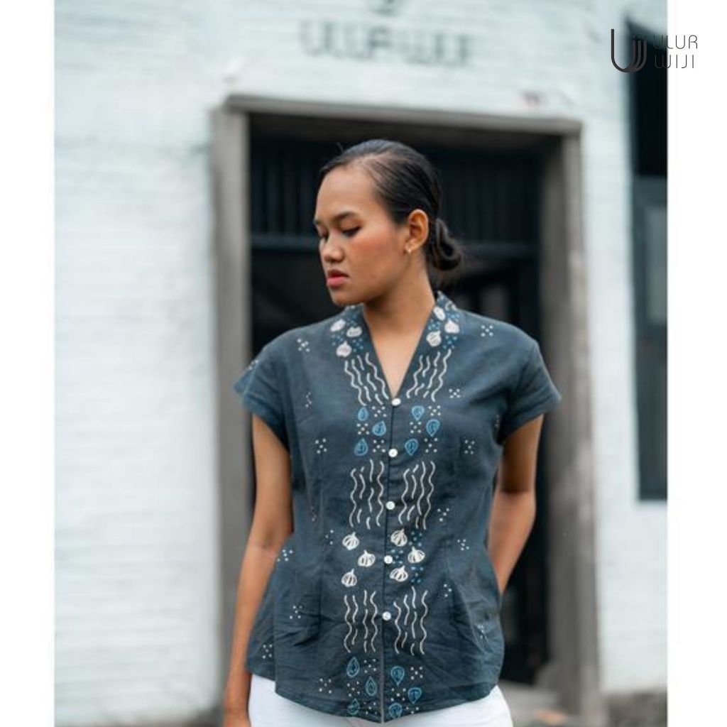 Ulur Wiji - Kebaya Slimfit DUALISM Batik Tulis Warna Alami